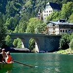 호텔 Schloss Fernsteinsee 4*
